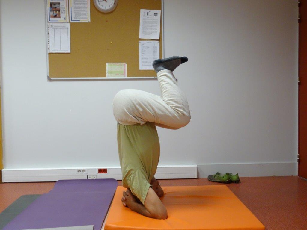 Posture sur la tête 1.